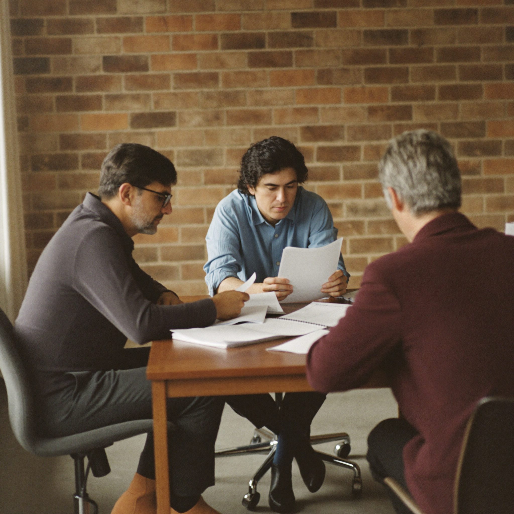 Portrait de l'équipe de conseil de Velnora dans le bureau toulousain