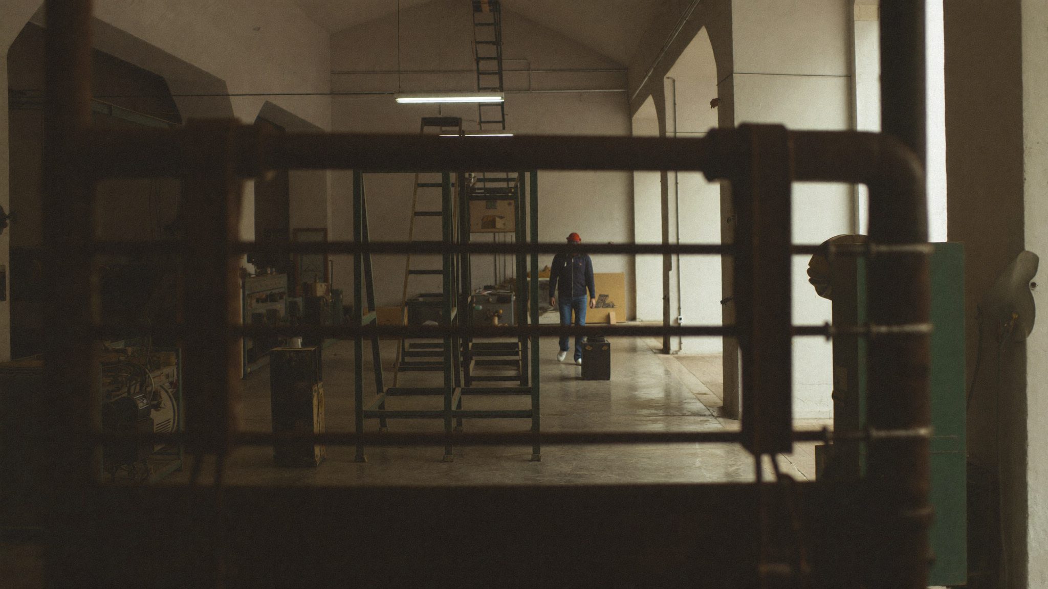 Atelier industriel en Occitanie, machines et poste de travail