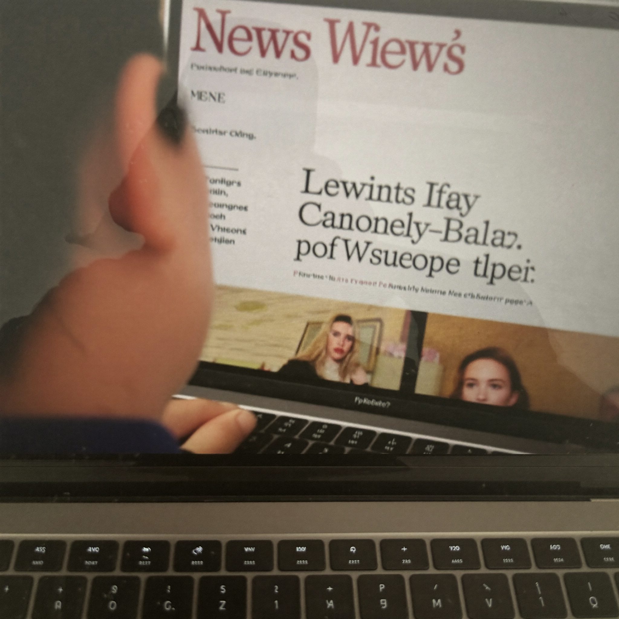 Écran d'un site d'actualité parcouru à la recherche de sources citables